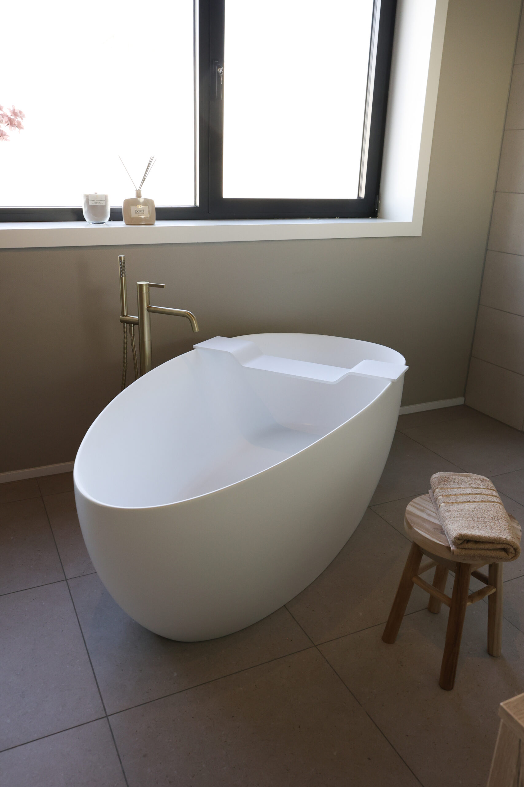 Luxe badkamer met vrijstaand bad